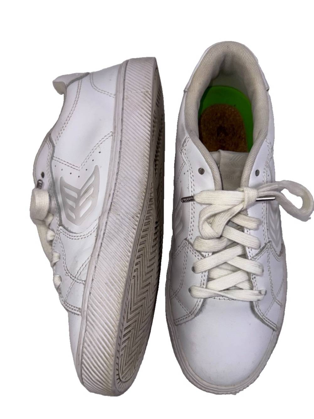 Cariuma Salvas White Leather Woman US9 Logo Low Top Sneakers Comfort Shoe EUC